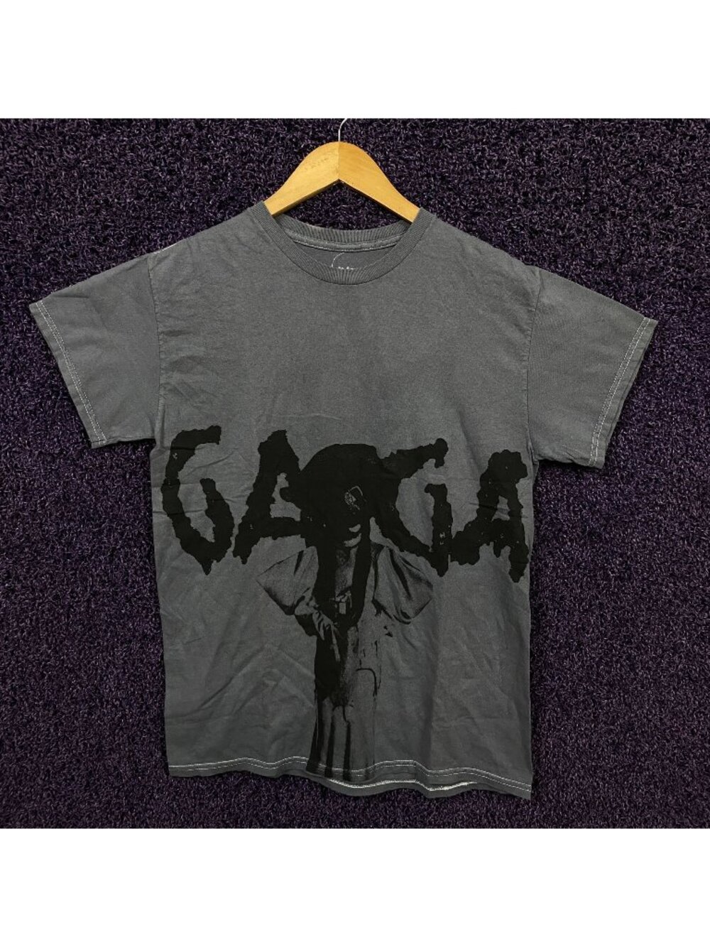 Lady Gaga The Mayhem Ball Strike A Pose Electropop T-Shirt M